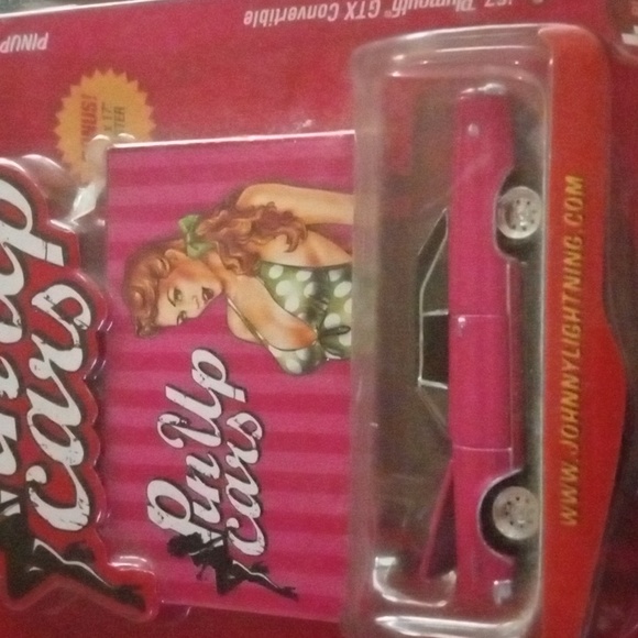 Johnny lightning pin-up car 67 Plymouth GTX convertible - Picture 2 of 2